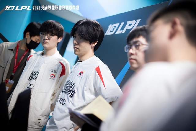 更是对他适 更是对他适